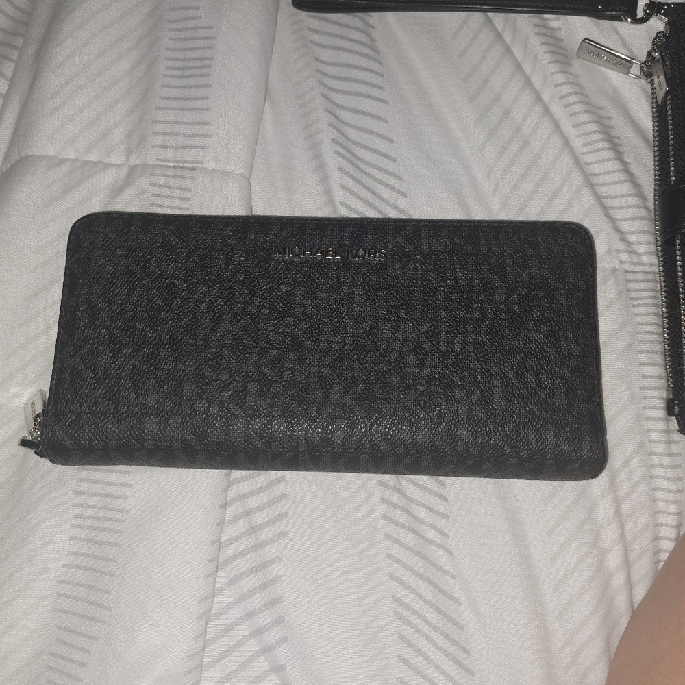 Michael Kors Textured Black Wallet